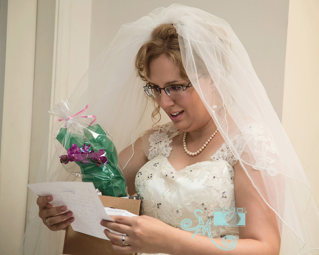 bride reading letter from groom