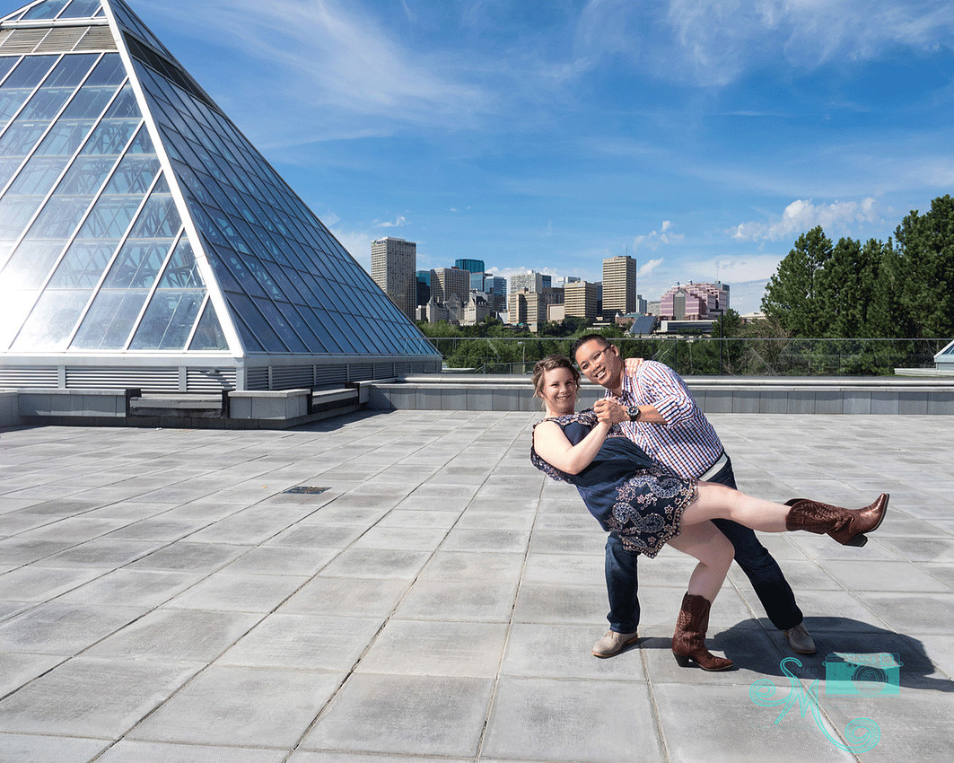 couple dipping with the city in the background