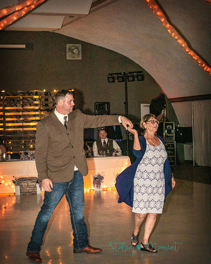 a chilly fall country wedding in Warburg, Alberta