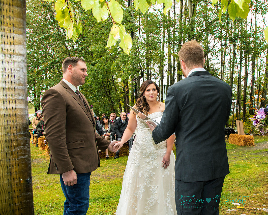 a chilly fall country wedding in Warburg, Alberta