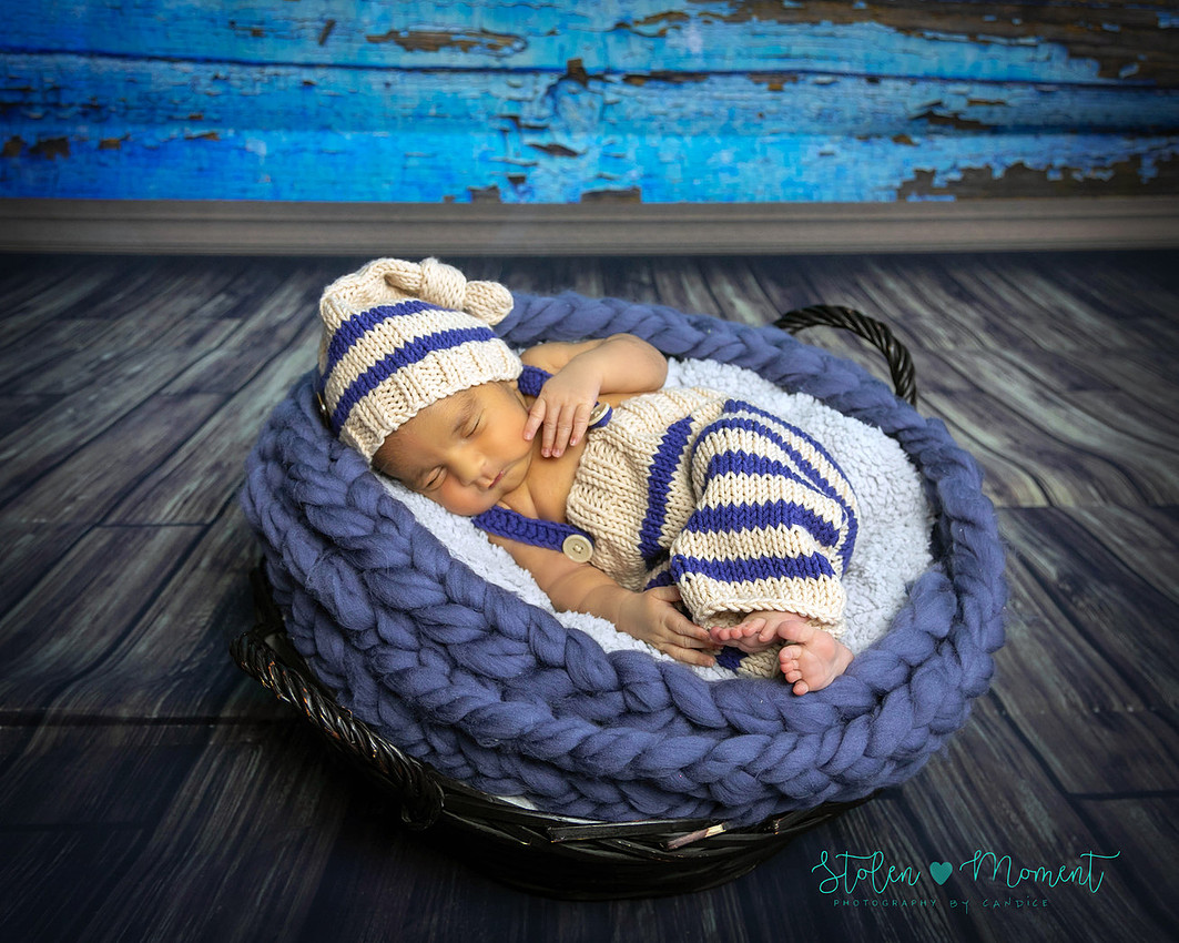 8 day old boy with his two older brothers and his beautiful mom