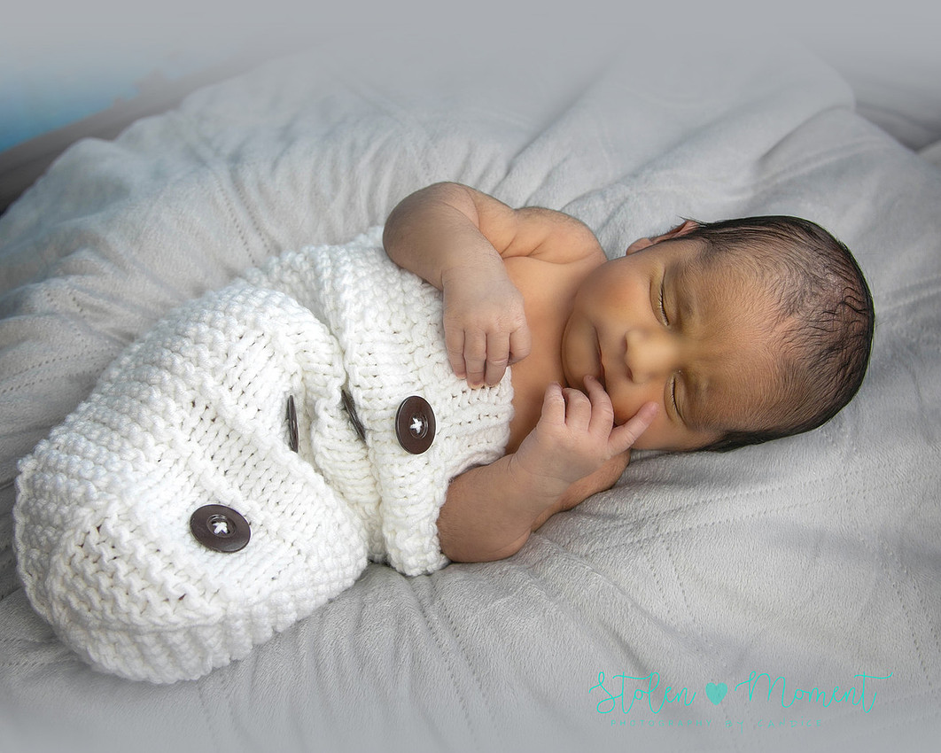 8 day old boy with his two older brothers and his beautiful mom