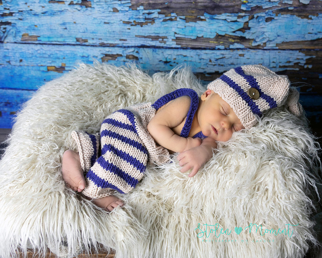 a 7 day old baby boy with his 3 year old big brother, his mom and his dad