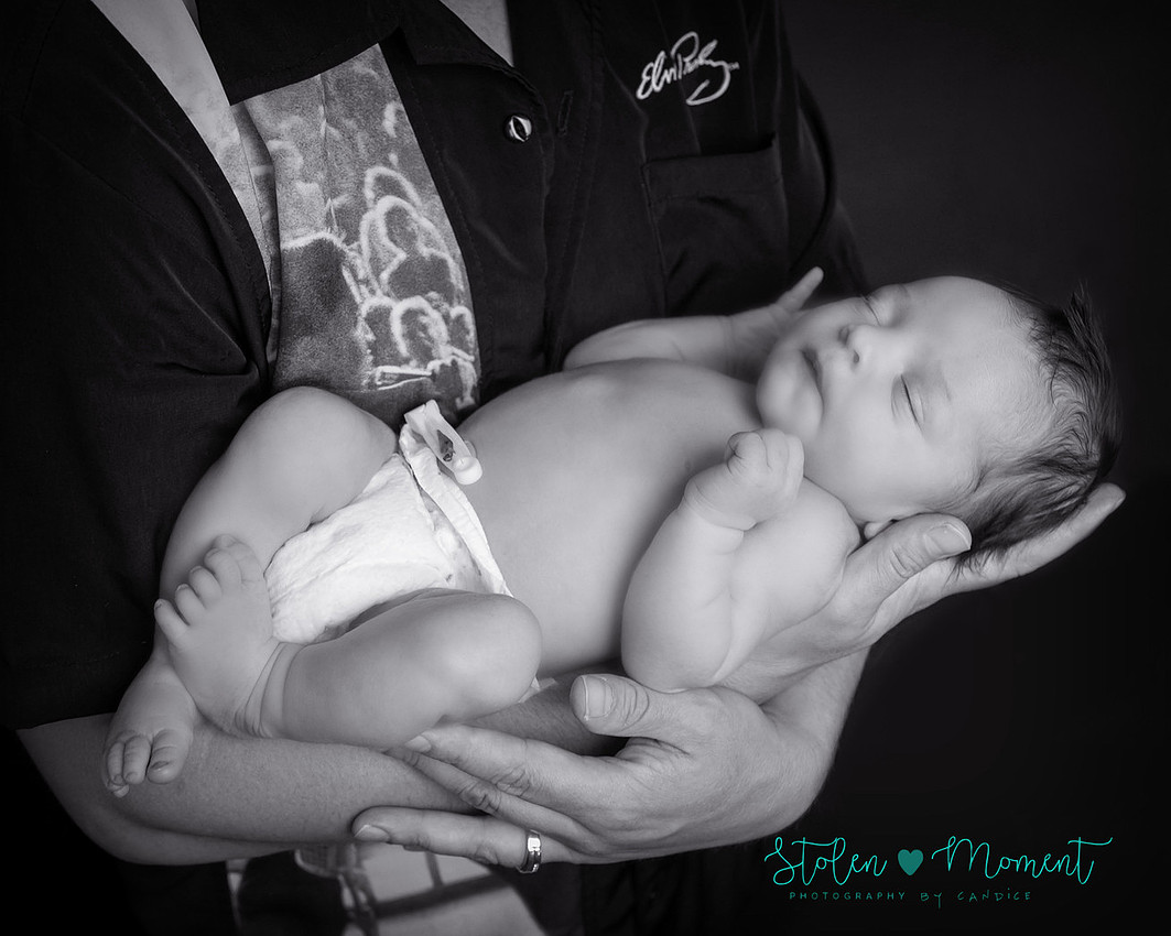 a 7 day old baby boy with his 3 year old big brother, his mom and his dad