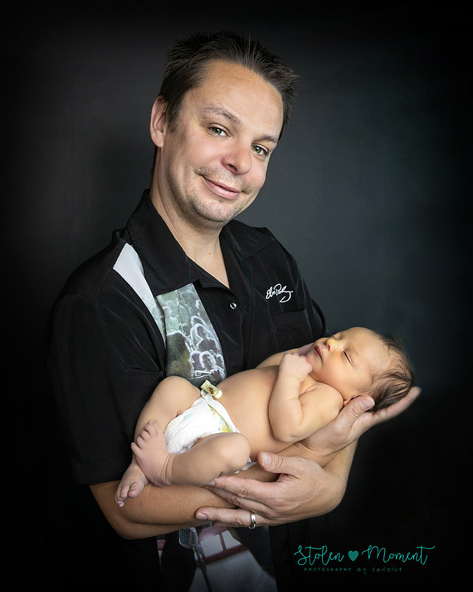 a 7 day old baby boy with his 3 year old big brother, his mom and his dad